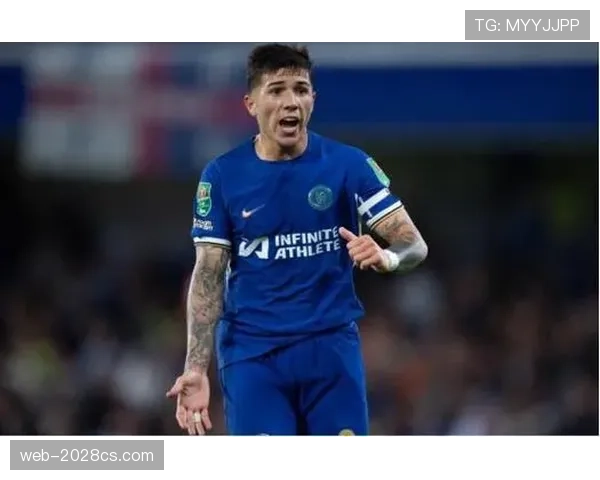 恩佐·费尔南德斯在切尔西的战术困境：角色定位与体系适配的矛盾何在？