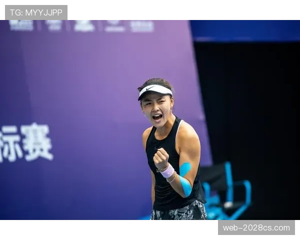 袁悦训练完直接啃鸡腿？这自律和放纵切换也太丝滑了